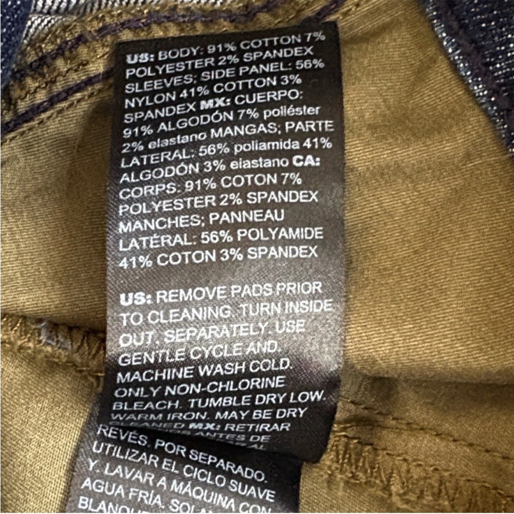 NWT White House Black Market
Novelty Sleeve Trucker Jean Jacket
Size 0 Rtl. $175 - Picture 9 of 10